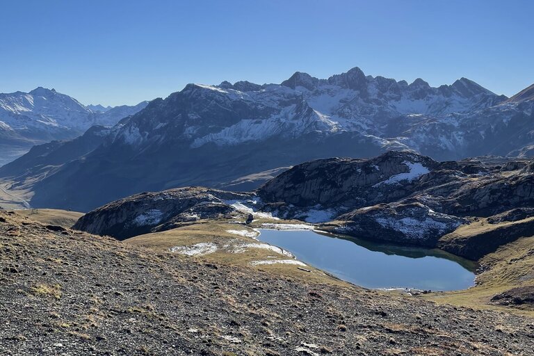 Bergsee mit Panorama